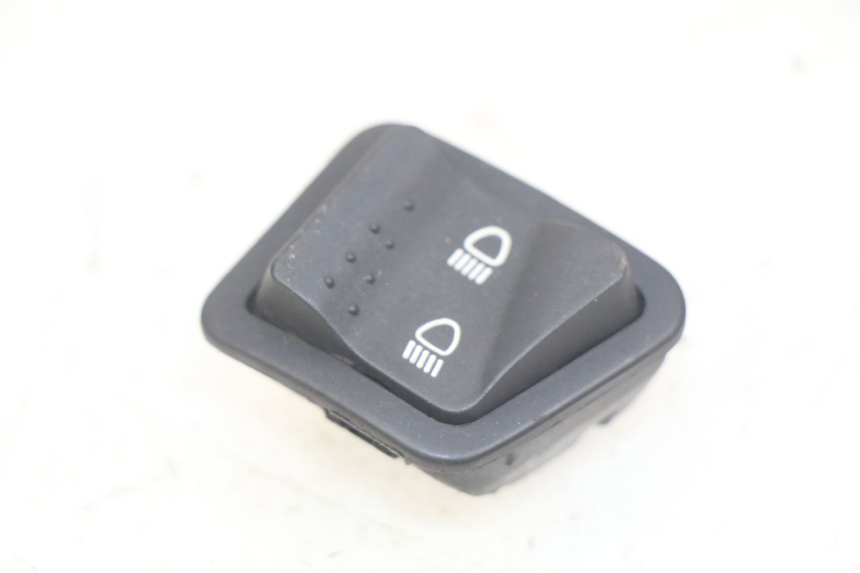 photo de PRZEŁĄCZNIK ŚWIATEŁ DROGOWYCH PIAGGIO FLY 4T 50 (2013 - 2017) - Widok główny