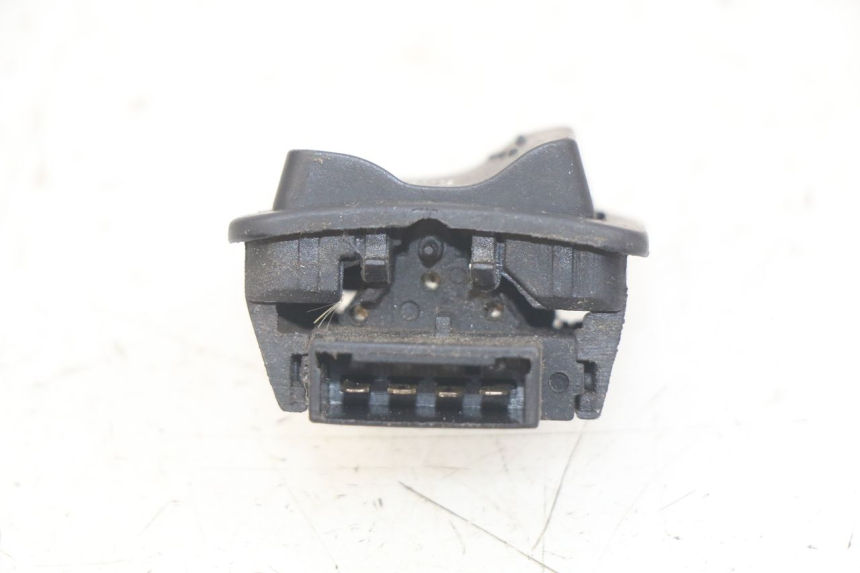 photo de PRZEŁĄCZNIK ŚWIATEŁ DROGOWYCH PIAGGIO FLY 4T 50 (2013 - 2017) - Zoom stanu zużycia