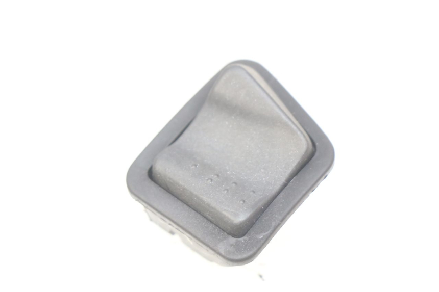 photo de PRZEŁĄCZNIK ŚWIATEŁ DROGOWYCH PIAGGIO FLY 100 (2006 - 2010) - Widok główny