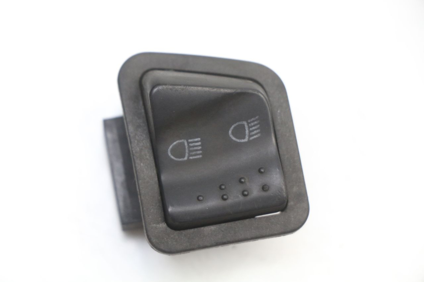 photo de PRZEŁĄCZNIK ŚWIATEŁ DROGOWYCH PIAGGIO NEW TYPHOON 50 (2018 - 2021) - Szczegół części