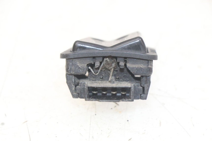 photo de PRZEŁĄCZNIK ŚWIATEŁ DROGOWYCH SYM ORBIT III 3 4T 50 (2021 - 2025) - Zoom stanu zużycia