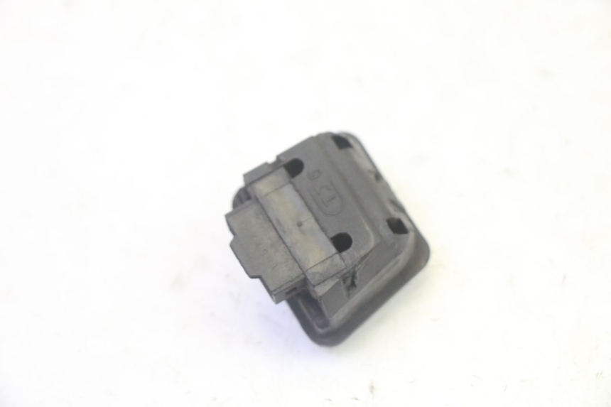 photo de PRZEŁĄCZNIK ŚWIATEŁ DROGOWYCH SYM ORBIT III 3 4T 50 (2021 - 2025) - Zoom stanu zużycia