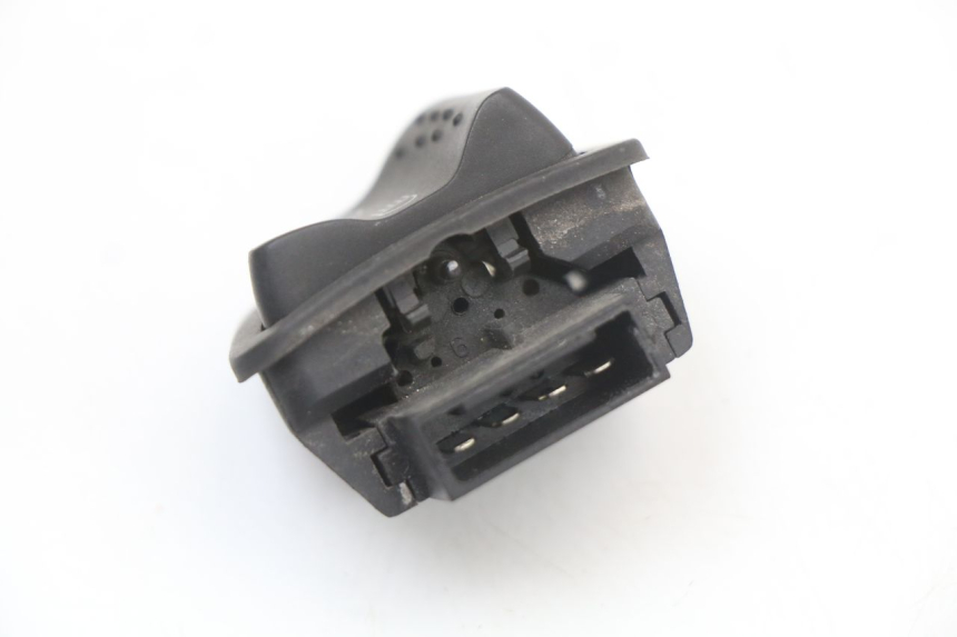 photo de PRZEŁĄCZNIK ŚWIATEŁ DROGOWYCH GILERA RUNNER SP 50 (2009 - 2017) - Zoom stanu zużycia