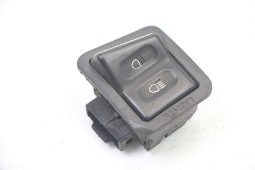 photo de PRZEŁĄCZNIK ŚWIATEŁ DROGOWYCH SYM ORBIT III 3 4T 50 (2018 - 2021) - Szczegół części