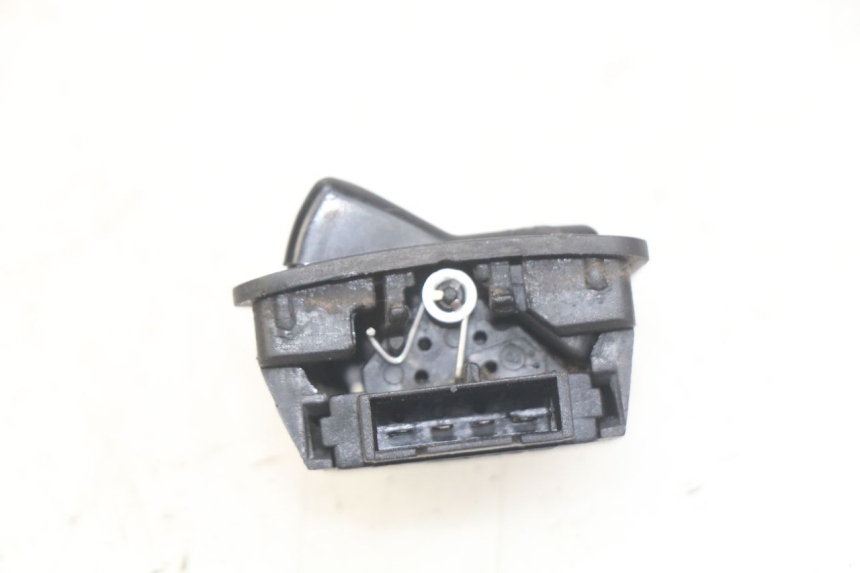 photo de PRZEŁĄCZNIK ŚWIATEŁ DROGOWYCH SYM X-PRO 4T 50 (2014 - 2021) - Zoom stanu zużycia