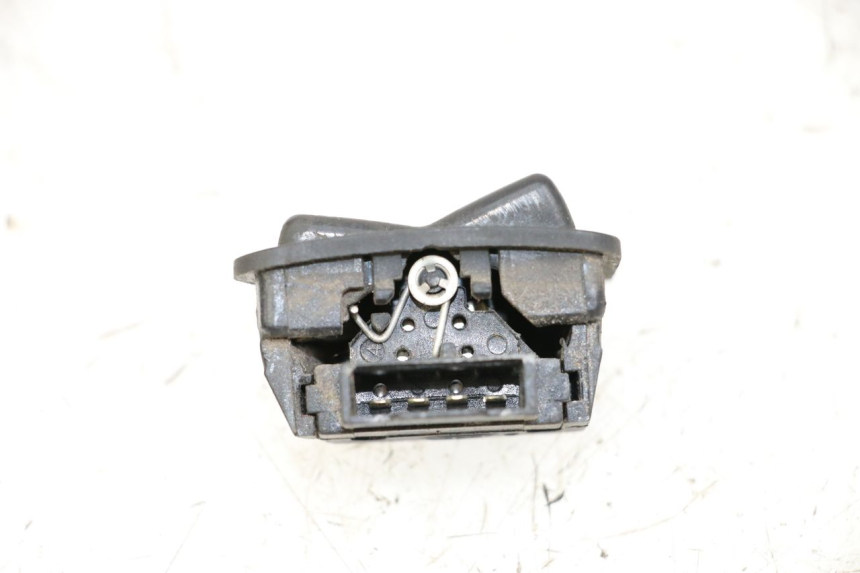 photo de PRZEŁĄCZNIK ŚWIATEŁ DROGOWYCH SYM X-PRO 4T 50 (2014 - 2021) - Zoom stanu zużycia