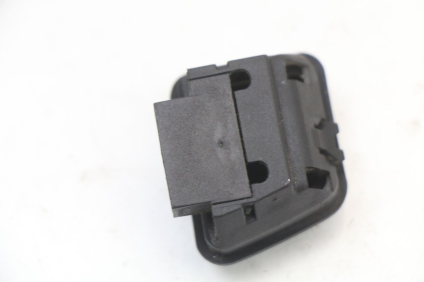 photo de PRZEŁĄCZNIK ŚWIATEŁ DROGOWYCH PIAGGIO X8 125 (2004 - 2007) - Inny kąt widzenia