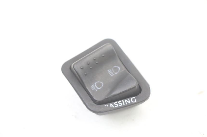 photo de PRZEŁĄCZNIK ŚWIATEŁ DROGOWYCH PIAGGIO XEVO - X EVO 125 (2007 - 2017) - Widok główny