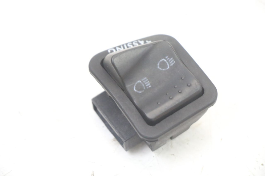 photo de PRZEŁĄCZNIK ŚWIATEŁ DROGOWYCH PIAGGIO XEVO - X EVO 125 (2007 - 2017) - Szczegół części