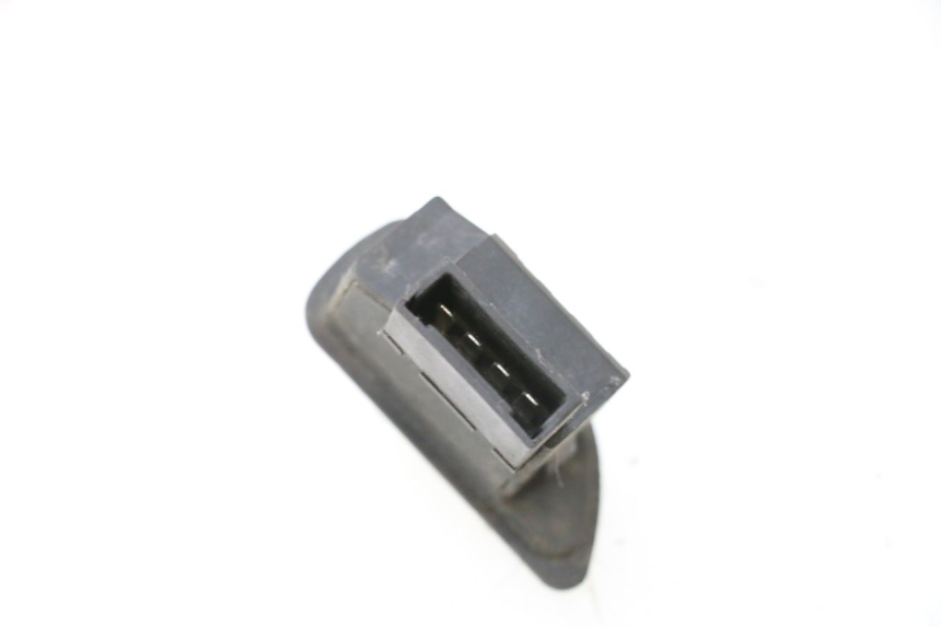 photo de PRZEŁĄCZNIK ROLL LOCK PIAGGIO MP3 125 (2006 - 2014) - Inny kąt widzenia