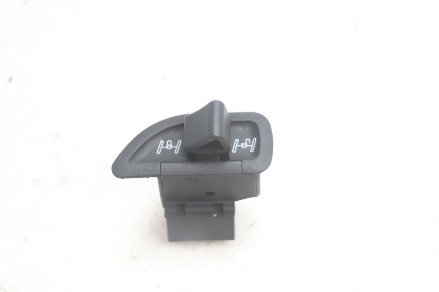 photo de PRZEŁĄCZNIK ROLL LOCK PIAGGIO MP3 125 (2006 - 2014) - Widok główny
