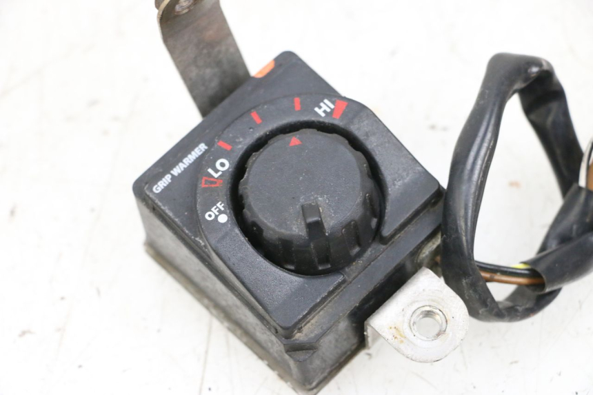 photo de PRZEŁĄCZNIK KIERUNKOWSKAZÓW YAMAHA TDM ABS 900 (2002 - 2014) - Zoom stanu zużycia