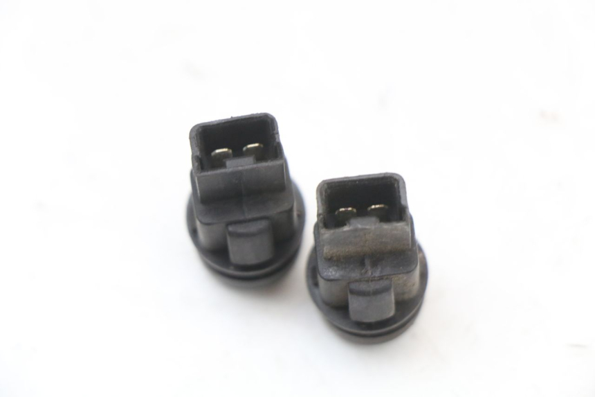 photo de PRZEŁĄCZNIK KIERUNKOWSKAZÓW PIAGGIO XEVO - X EVO 125 (2007 - 2017) - Inny kąt widzenia