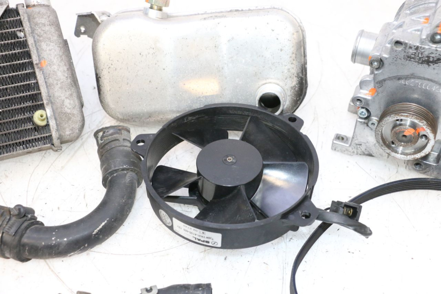 photo de KOMPRESOR PEUGEOT SATELIS COMPRESSOR K15 125 (2006 - 2009) - Zbliżenie techniczne