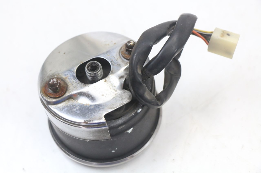 photo de OBROTOMIERZ SUZUKI GN 125 (1997 - 2000) - Zbliżenie techniczne