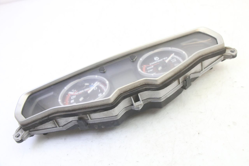 photo de LICZNIK QUADRO 4 4D 350 (2015 - 2018) - Stan powierzchni