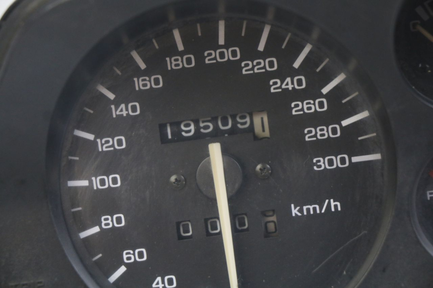 photo de LICZNIK HONDA CBR F SC25 1000 (1989 - 1992) - Zbliżenie komponentów