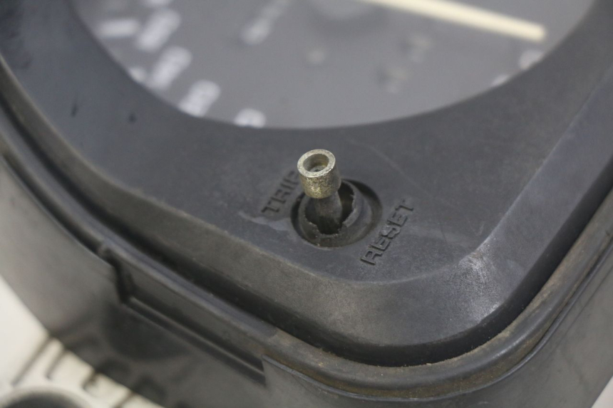 photo de LICZNIK HONDA CBR F SC25 1000 (1989 - 1992) - Zoom stanu zużycia