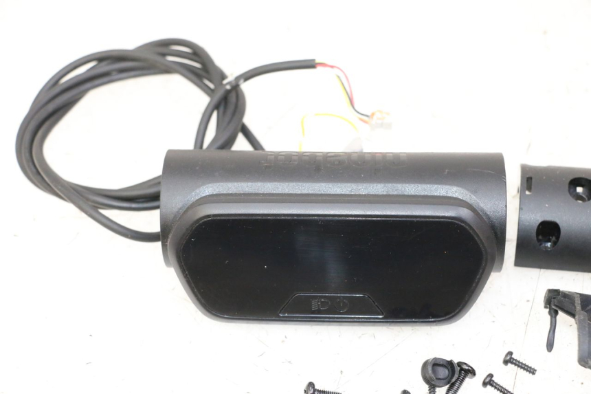 photo de LICZNIK SEGWAY NINEBOT E2 1 - Zbliżenie komponentów