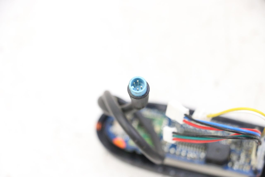 photo de LICZNIK SEGWAY NINEBOT F40E 1 - Zbliżenie techniczne