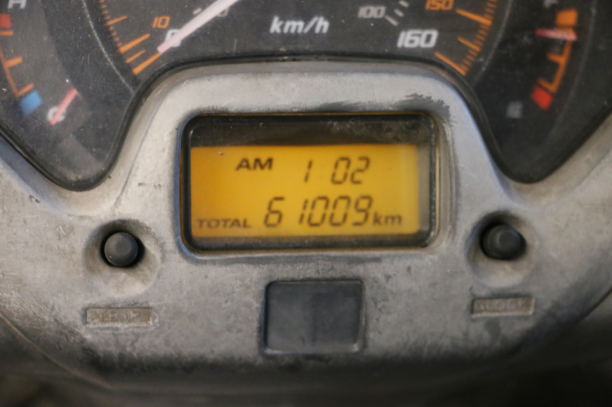 photo de LICZNIK HONDA FES PANTHEON 125 (2003 - 2007) - Zoom stanu zużycia