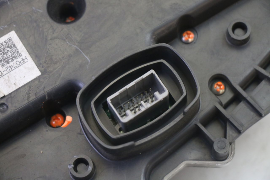 photo de LICZNIK HONDA FES S-WING SWING ABS 125 (2007 - 2015) - Zbliżenie komponentów