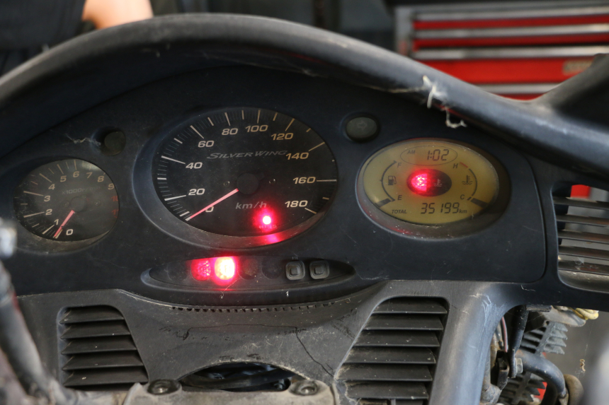photo de LICZNIK HONDA FJS SILVER WING SILVERWING 400 (2005 - 2008) - Zoom stanu zużycia