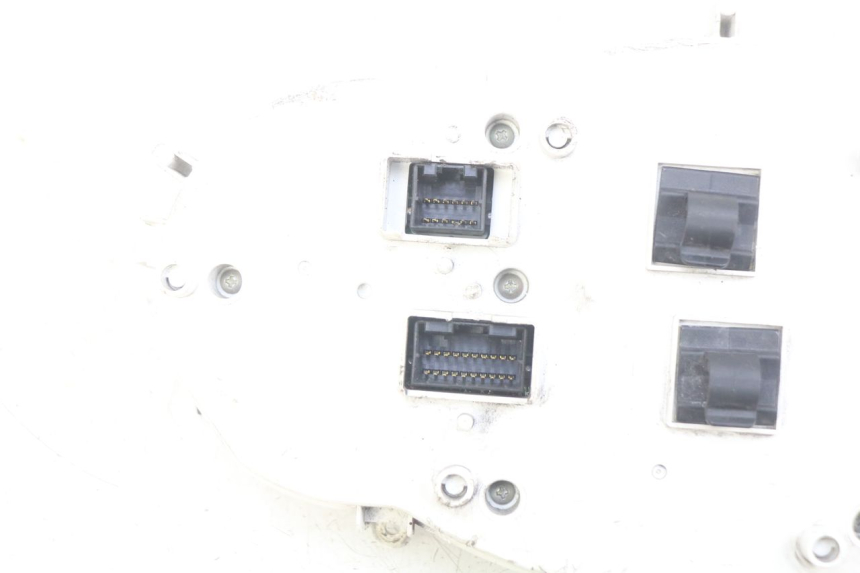 photo de LICZNIK GILERA GP 800 (2007 - 2013) - Stan powierzchni