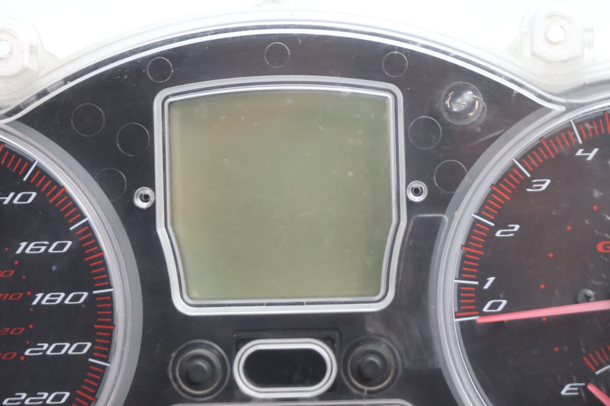 photo de LICZNIK GILERA GP 800 (2007 - 2013) - Inny kąt widzenia