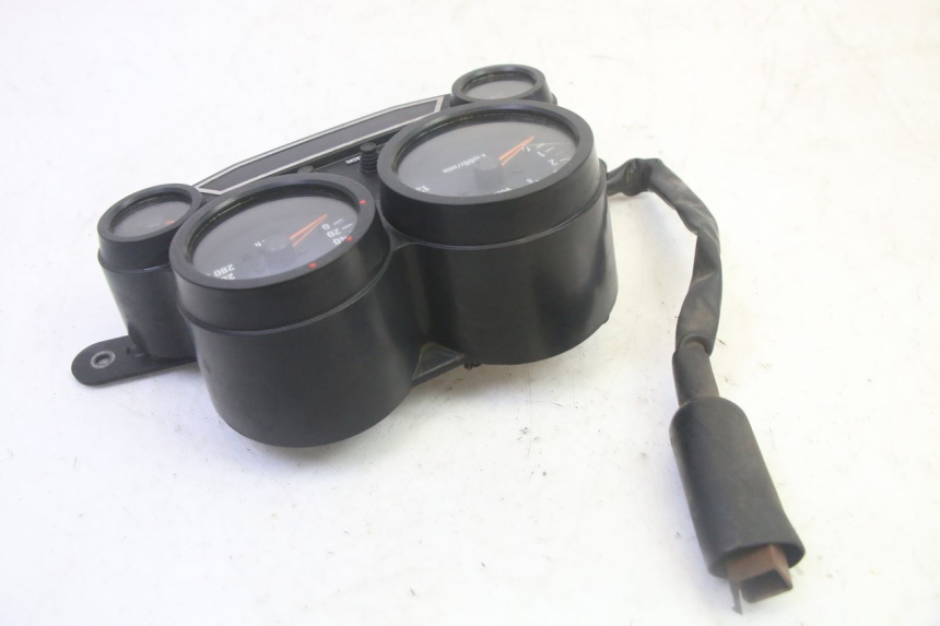 photo de LICZNIK KAWASAKI GPZ RX 1000 (1986 - 1988) - Stan powierzchni