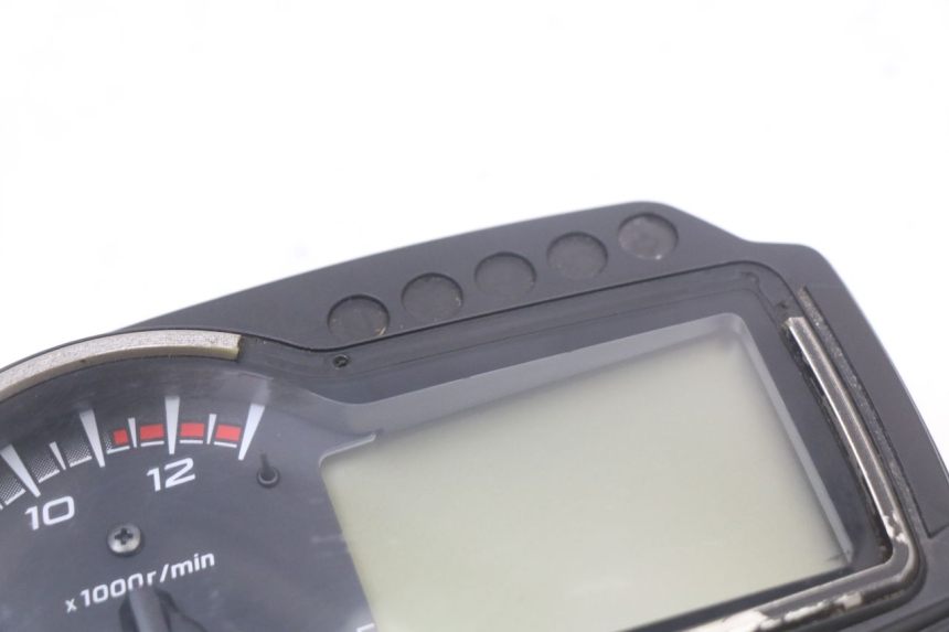 photo de LICZNIK SUZUKI GSR 750 (2011 - 2017) - Zbliżenie techniczne