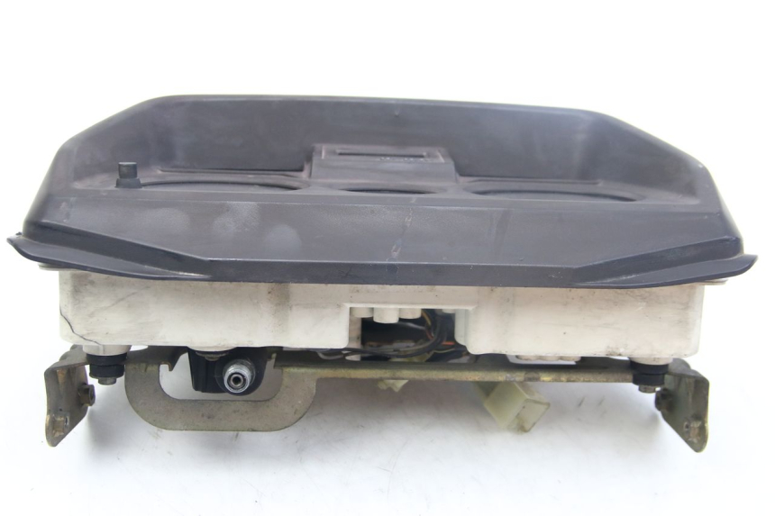 photo de LICZNIK SUZUKI GSX-F GSX  F 1100 (1988 - 1994) - Zbliżenie techniczne