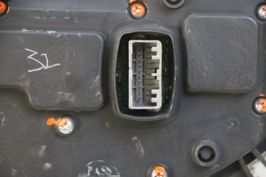 photo de LICZNIK PIAGGIO IE MP3 YOURBAN 300 (2011 - 2016) - Stan powierzchni