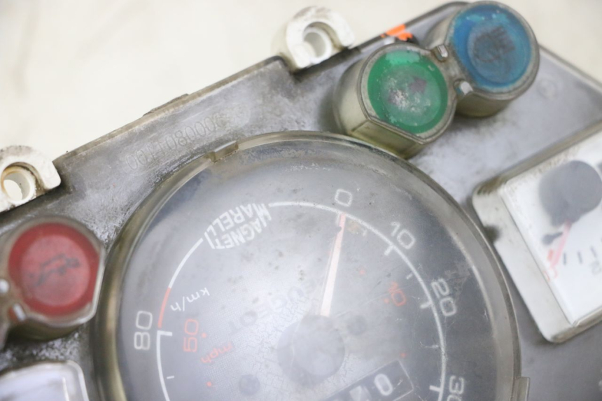 photo de LICZNIK PEUGEOT JET FORCE CARBU 50 (2003 - 2016) - Szczegóły charakterystyczne