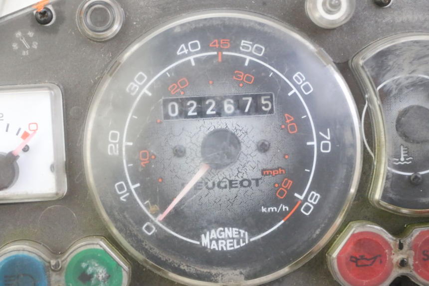 photo de LICZNIK PEUGEOT JET FORCE CARBU 50 (2003 - 2016) - Zbliżenie komponentów