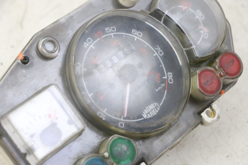 photo de LICZNIK PEUGEOT JET FORCE CARBU 50 (2003 - 2016) - Stan powierzchni