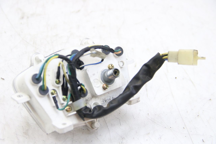 photo de LICZNIK PEUGEOT KISBEE 2T 50 (2010 - 2017) - Inny kąt widzenia