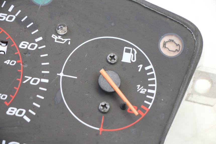 photo de LICZNIK PEUGEOT KISBEE 2T 50 (2018 - 2022) - Zoom stanu zużycia