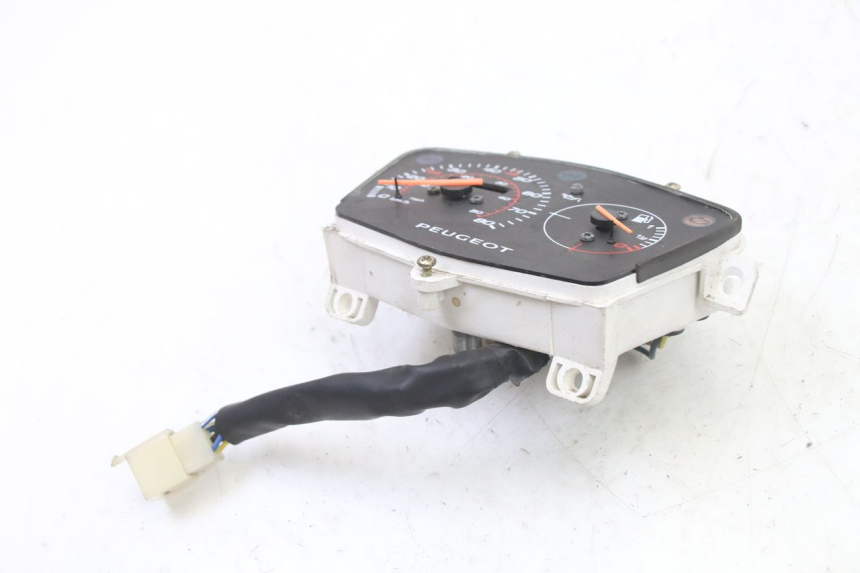 photo de LICZNIK PEUGEOT KISBEE 2T 50 (2018 - 2022) - Zbliżenie techniczne