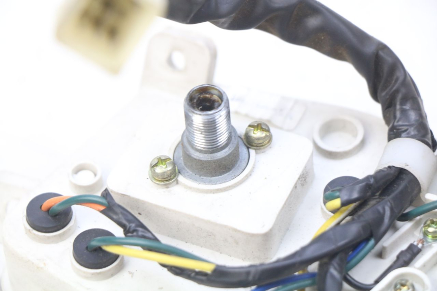 photo de LICZNIK PEUGEOT KISBEE 4T 50 (2010 - 2017) - Inny kąt widzenia