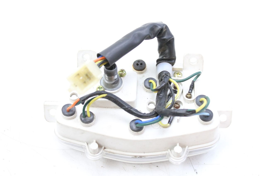 photo de LICZNIK PEUGEOT KISBEE 4T 50 (2010 - 2017) - Inny kąt widzenia