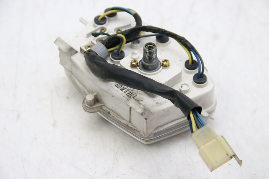 photo de LICZNIK PEUGEOT KISBEE 4T 50 (2018 - 2022) - Inny kąt widzenia