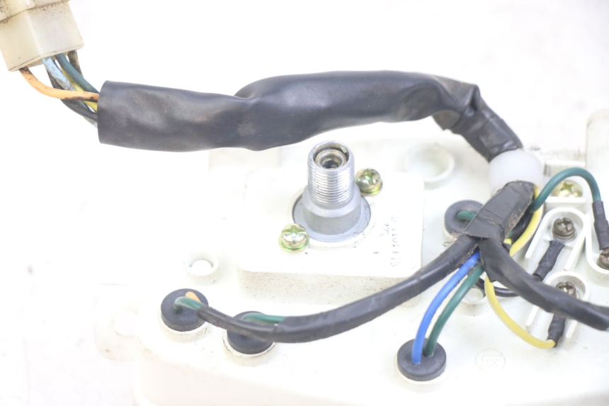 photo de LICZNIK PEUGEOT KISBEE 4T 50 (2010 - 2017) - Inny kąt widzenia