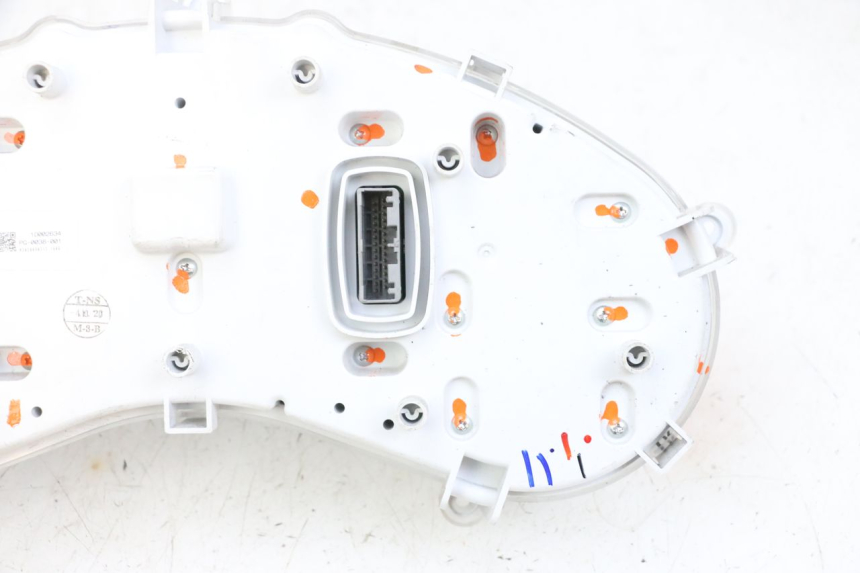 photo de LICZNIK PIAGGIO MP3 HPE 300 (2019 - 2026) - Szczegóły charakterystyczne