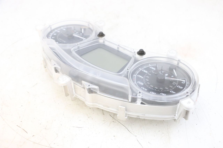 photo de LICZNIK PIAGGIO MP3 HPE 300 (2019 - 2026) - Stan powierzchni