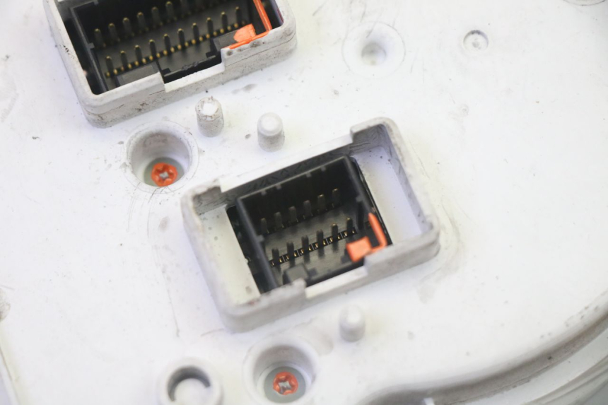 photo de LICZNIK PIAGGIO MP3 LT 300 (2010 - 2016) - Zbliżenie komponentów