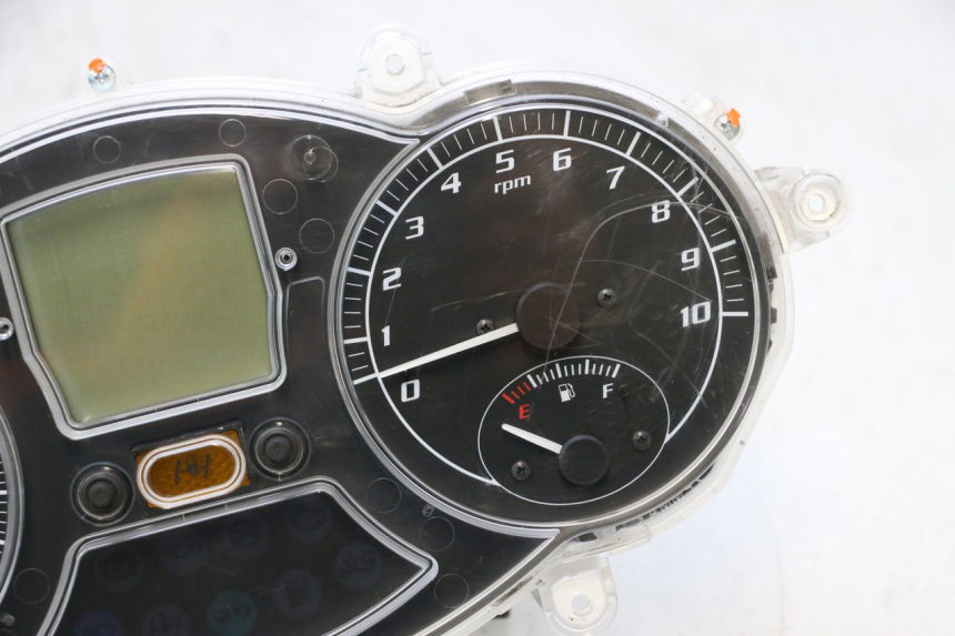 photo de LICZNIK PIAGGIO MP3 LT 400 (2007 - 2012) - Widok z bliska
