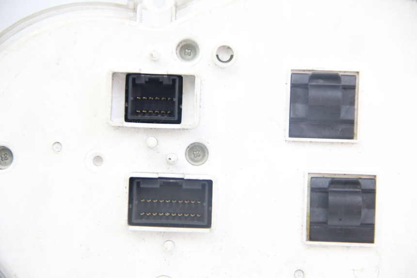 photo de LICZNIK PIAGGIO MP3 125 (2006 - 2014) - Zbliżenie komponentów