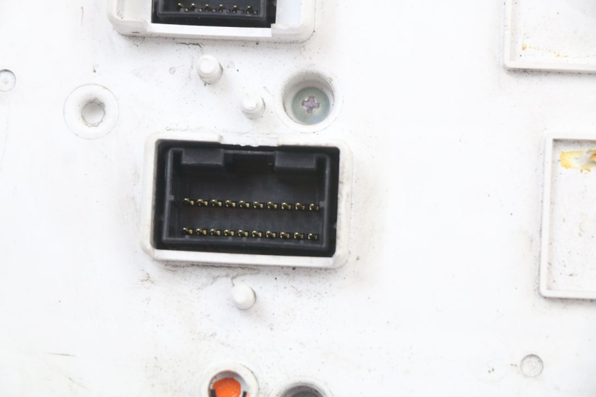 photo de LICZNIK PIAGGIO MP3 125 (2006 - 2014) - Szczegóły charakterystyczne