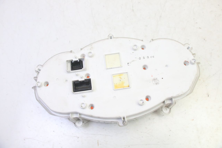 photo de LICZNIK PIAGGIO MP3 RL 250 (2006 - 2010) - Stan powierzchni